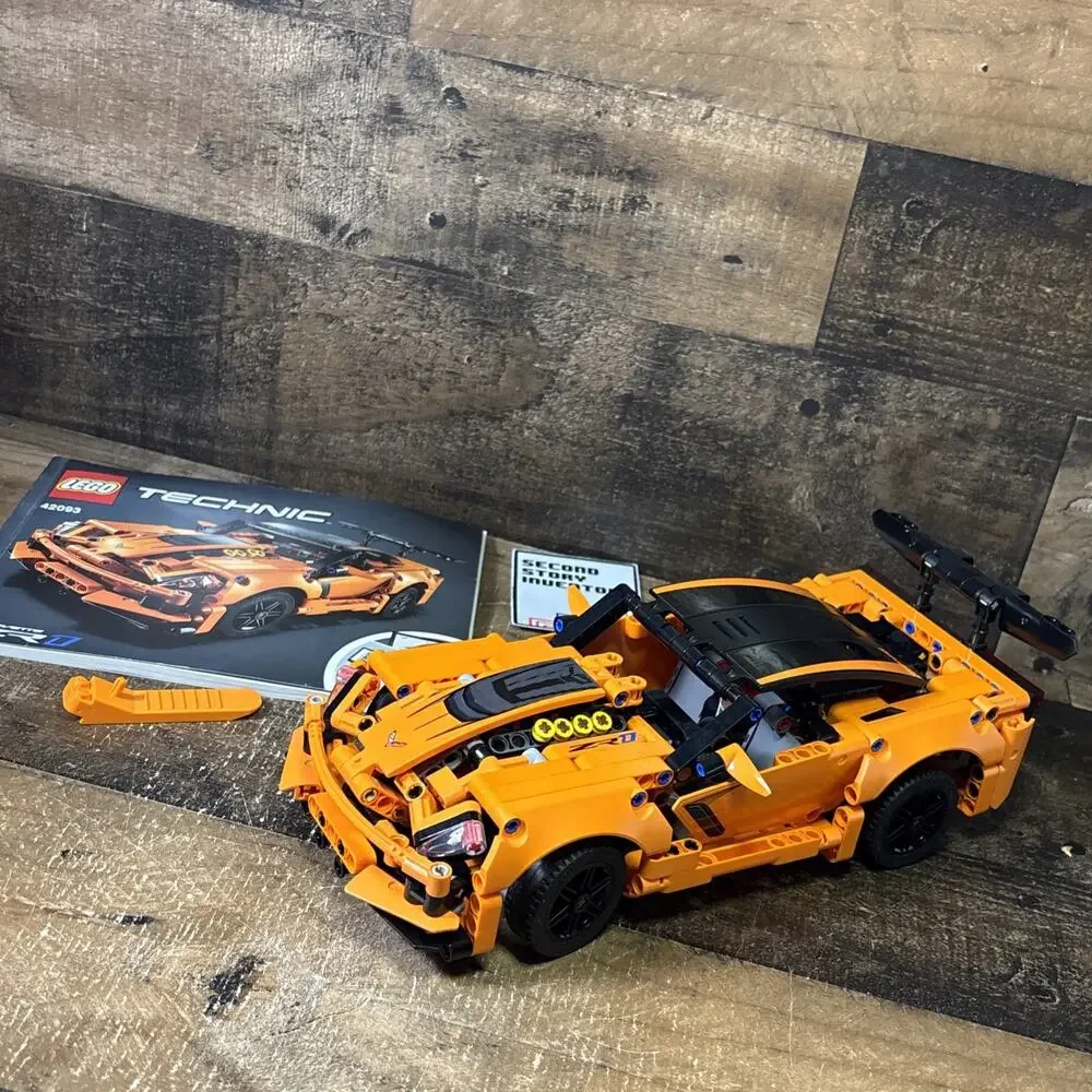 LEGO Chevrolet Corvette ZR1 Technic (42093) Orange Car Assembled w/ manual